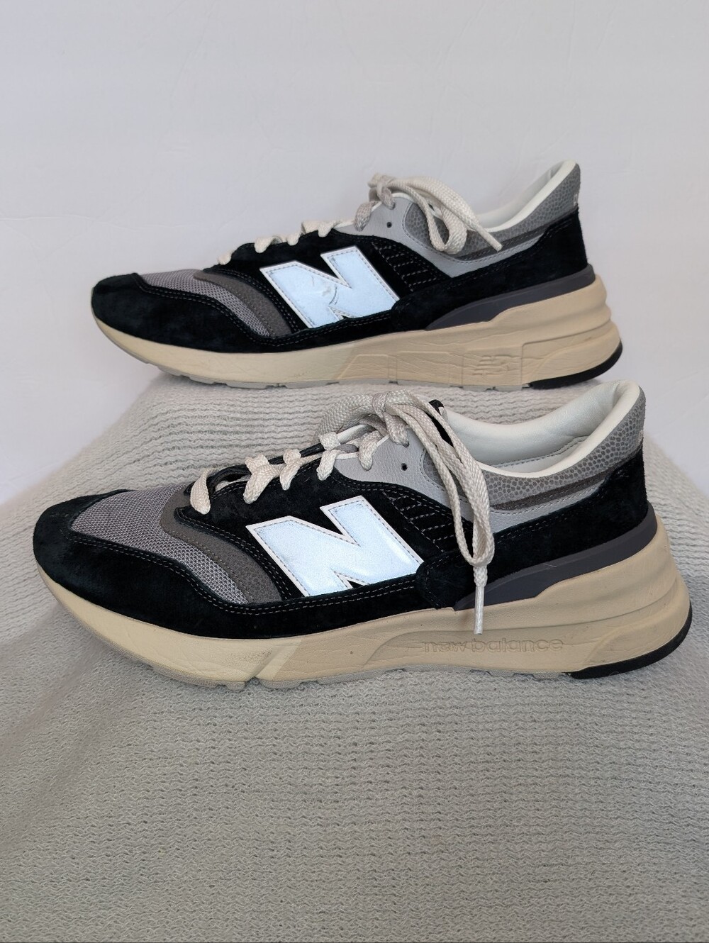 New Balance Men’s 997R Black & Gray Retro Runner Sneakers 13.5